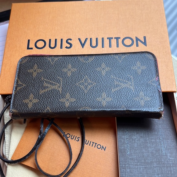 Louis Vuitton folio iPhone case - Picture 2 of 4